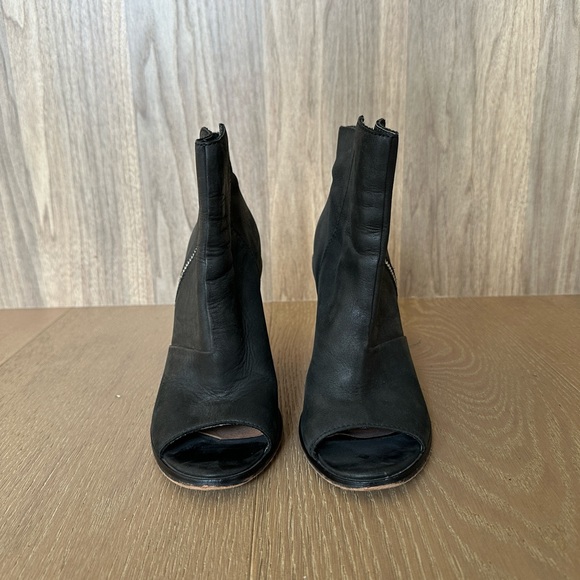 Black leather Wittner block heel w silver size zip - Picture 2 of 4